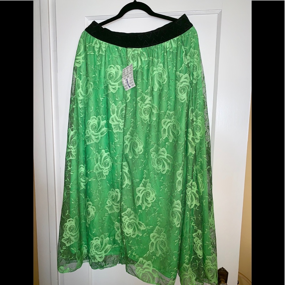 Large NWT Lucy Skirt
